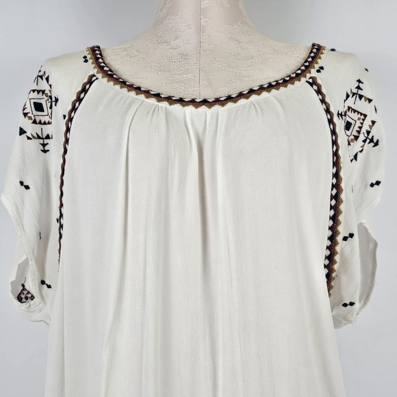 Torrid Ivory Boho Embroidered Peasant Tunic Top Women's Size 0 (Fits L/XL) - Picture 2 of 12
